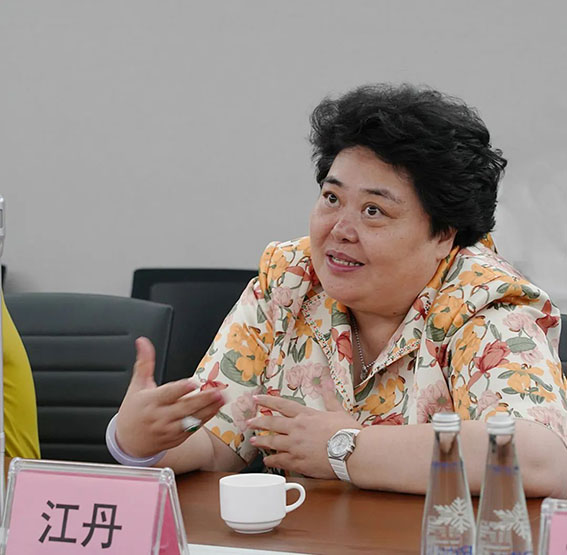 中國紅十字會(huì)總會(huì)事業(yè)發(fā)展中心主任、中國社會(huì)保障學(xué)會(huì)養(yǎng)老服務(wù)分會(huì)名譽(yù)會(huì)長江丹w.jpg