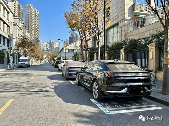 張馬路--塔城路南側停車區(qū)域（來源：上海市嘉定區(qū)某街道）w.jpg
